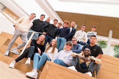 Foto van een groep studenten tijdens een doula workshop