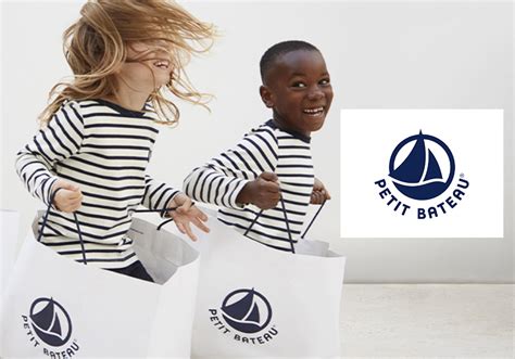 Collage van iconische kledingstukken van Petit Bateau voor volwassenen en kinderen.