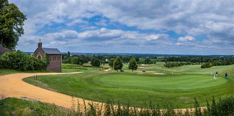 Golfbaan Het Rijk van Margraten met heuvelachtige terreinen en vergezichten