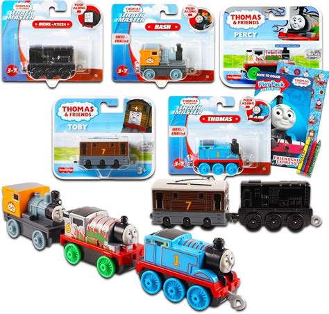 Illustratie van de inhoud van een complete Thomas de Trein Take-n-Play set