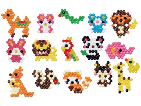 Een kleurrijk assortiment Aquabeads en een sjabloon