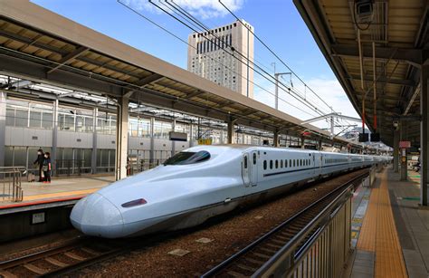 Afbeelding van de eerste Shinkansen-trein uit de 0-serie