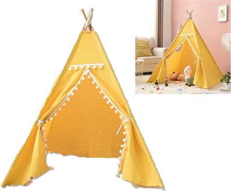 Illustratie van een tipi speeltent met houten stokken en een stoffen omhulsel.