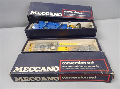 Overzicht van verschillende Meccano robotmodellen en hun onderdelen.