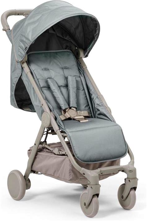 Illustratie van de Elodie MONDO kinderwagen in turquoise, die het compacte formaat na inklappen laat zien en de draagriem.