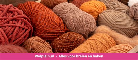 Foto van een georganiseerde webshop met diverse soorten garens en haakbenodigdheden