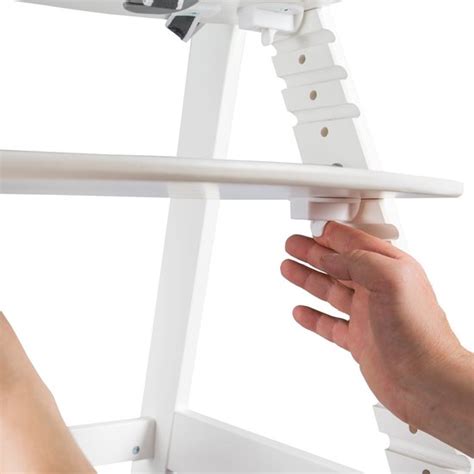 Afbeelding van de Roba Sit Up 7562 met het optionele houten dienblad bevestigd