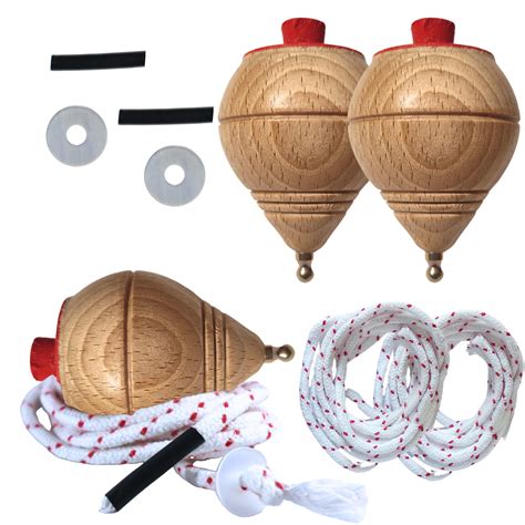 Een assortiment van houten tollen, waaronder een tekentol en een omkeertol.