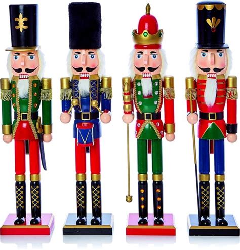 Verschillende ontwerpen van houten poppenstoelen en poppenwagens in diverse kleuren en stijlen.