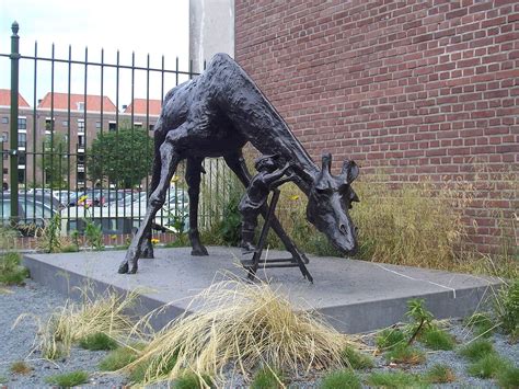 Standbeeld van Dikkertje Dap in Artis, Amsterdam