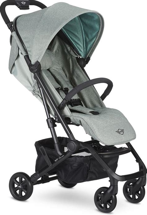 Afbeelding van de Easywalker Buggy XS met nadruk op compacte inklapbaarheid en smalle design
