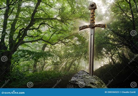 Thema: Illustratie van het legendarische Excalibur zwaard met de inscriptie