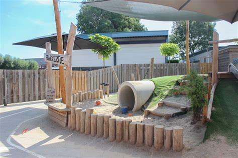 Buitenruimte van kinderdagverblijf Droomboom met natuurtuin