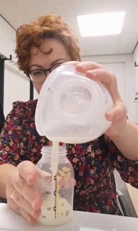 Schema van de borstcompressietechniek tijdens het kolven.