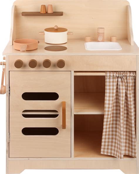 Een modern houten speelgoed keukentje met diverse accessoires zoals pannen en servies.