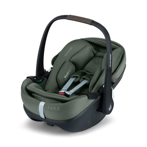 De Joolz Maxi-Cosi groep 0 autostoel op een Joolz kinderwagen.