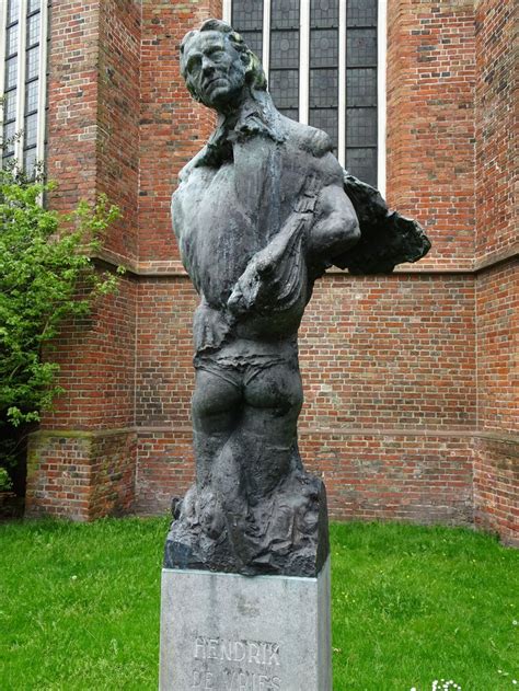Een standbeeld van Hendrik de Vries in Groningen.