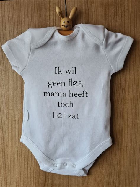 baby in een rompertje