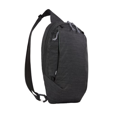 Illustratie van de Thule Sapling met de optionele Sling Pack en de regenhoes