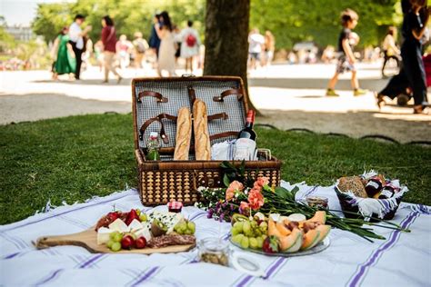 Romantische picknick in een park
