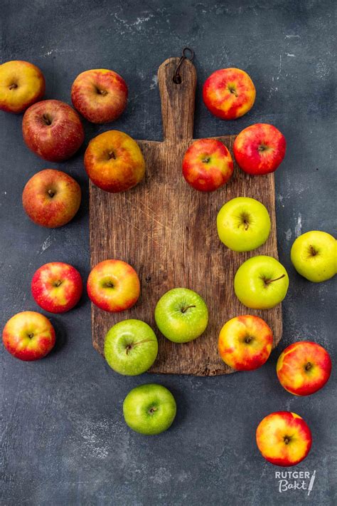 illustratie van appels die worden verwerkt tot appelazijn