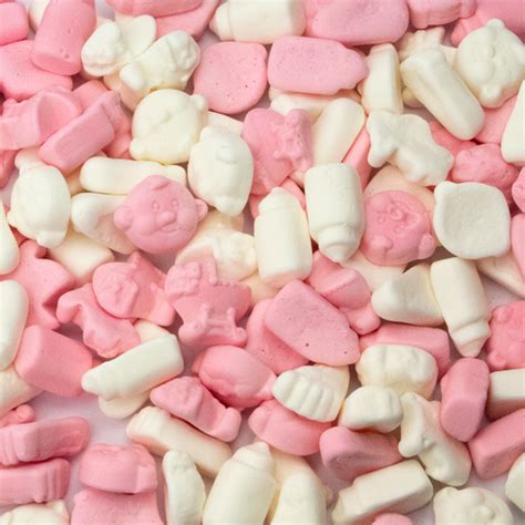 Overzicht van diverse geboortesnoepjes in roze en witte kleuren