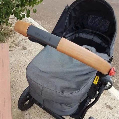 Voorbeeld van een luxe lederen kinderwagen handvat hoes in cognac kleur
