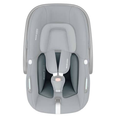 Illustratie van een baby die veilig vastgegespt is in een Maxi-Cosi Pebble autostoel