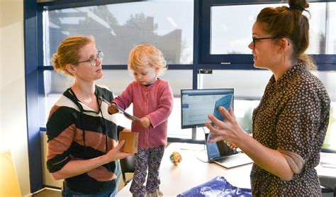 Ingang van het consultatiebureau op Vogelvlinderweg 58
