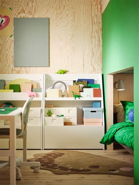 Diverse IKEA producten voor kinderkamers, waaronder opbergers, meubels en speelgoed.