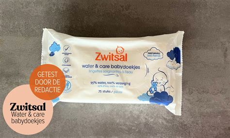 Afbeelding van een open verpakking Zwitsal billendoekjes, met de nadruk op het gemak van één-voor-één-dosering