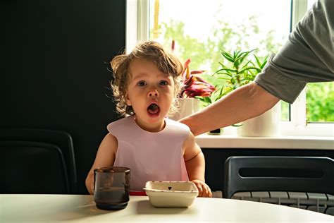 Baby die zich verslikt, paniek bij ouder