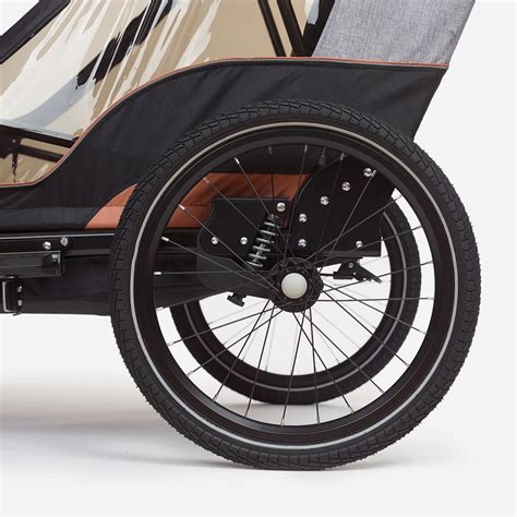 Detailfoto van de Bobike Trailer 2-in-1, met nadruk op de 5-puntsgordels en de comfortabele bekleding.