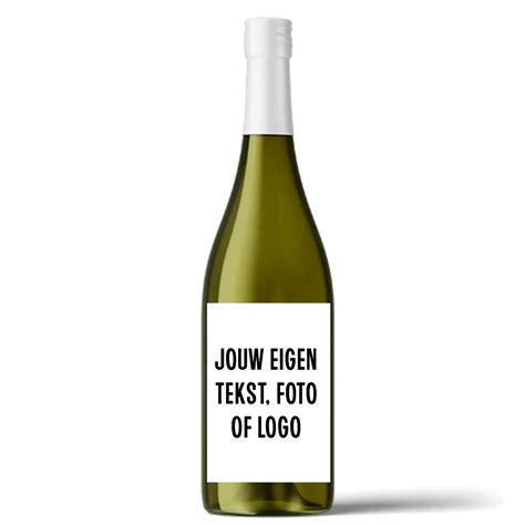 Een gepersonaliseerd wijnetiket met de tekst 