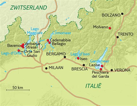 Landschap van de Italiaanse meren met een boot op het water