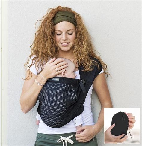 Detail van de mesh-stof van de Minimonkey Mini Sling, met kleine gaatjes voor ventilatie.