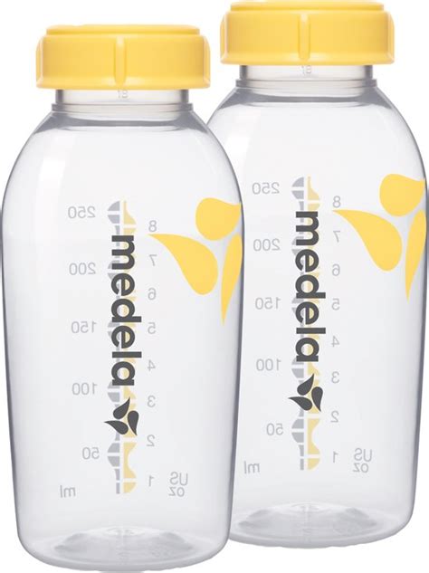 Overzicht van de verschillende maten Medela flesjes (150 ml en 250 ml).