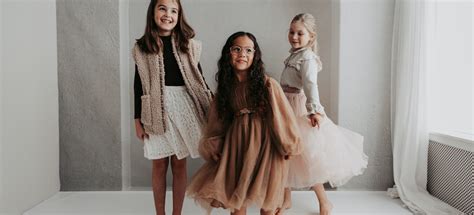 Voorbeeld van een kinderkleding set van The Label by Lotte, met een neutrale legging en een T-shirt met een schattige print.