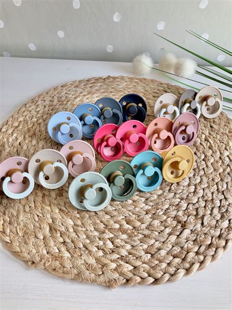 Verschillende BIBS spenen in diverse kleuren en designs
