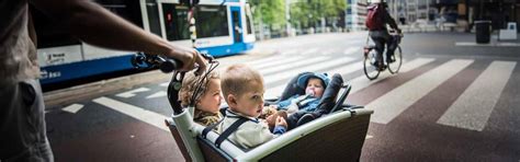 Infographic met de verschillende opties voor babyvervoer in de bakfiets: Maxi-Cosi, babyschaal, peuterzitje.