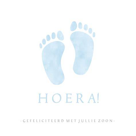 babyvoetjes met een blauwe tint
