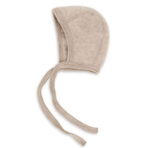 Close-up van een strikmutsje met lange koorden