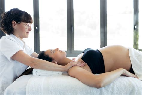 Afbeelding van een ontspannende zwangerschapsmassage.