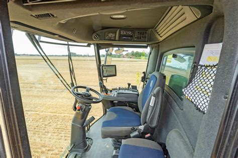 Schema van een tractor met een bijrijdersstoel in de cabine
