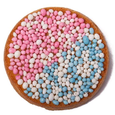 Collage van roze, witte en blauwe muisjes, en beschuit versierd met muisjes.