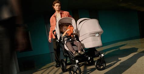 Foto van de Bugaboo Donkey 6 in duo-configuratie, met twee kinderen
