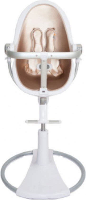 Een overzicht van de Bloom Fresco kinderstoel in verschillende standen, van ligstand voor pasgeborenen tot rechtopstaande positie voor oudere kinderen.