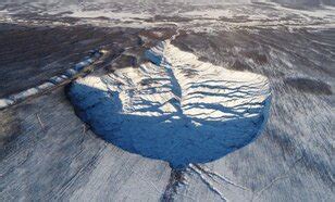 Schematische weergave van de Batagaika-krater en de lagen permafrost