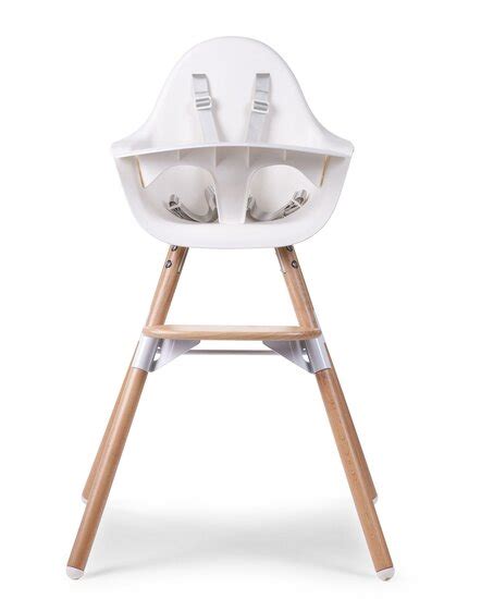 Illustratie die de verschillende hoogtestanden van de Childhome Evolu 2 kinderstoel toont, passend bij een standaard eettafel, een kindertafel en een kookeiland.