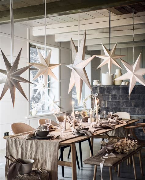 Een feestelijk versierde babykamer